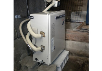 ガス給湯器取替、給水・給湯・ガス配管移設工事　大阪府八尾市　RFS-A1610SA
