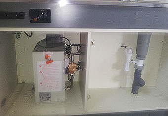小型電気温水器取付工事　埼玉県北本市　EHPN-F13N2