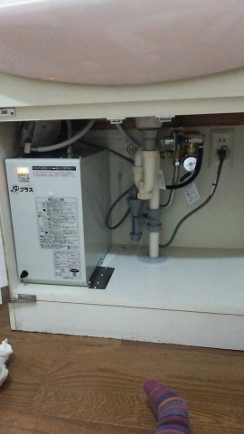 小型電気温水器取付工事　大阪府大阪狭山市　EHPS-H13V1-65