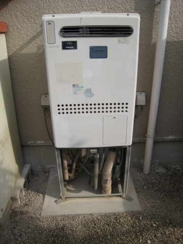 給湯器取替・ガス配管取替・暖房配管閉栓　兵庫県神戸市西区　RUF-E2405AW