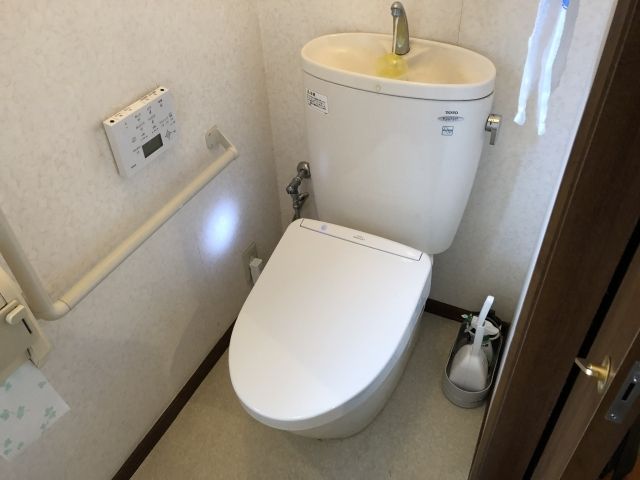 便座 トイレ交換工事　兵庫県川西市　TCF4733AMS-NW1